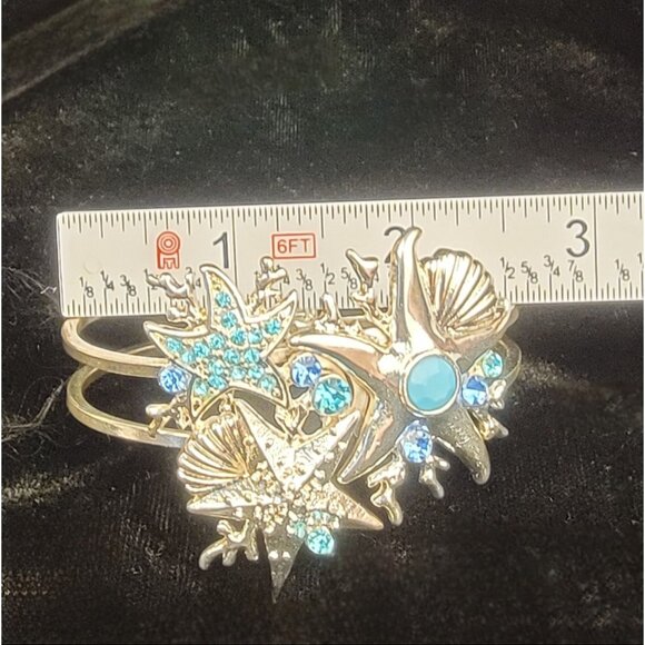 Hinged Starfish and Seashell Bracelet with Blue Rhinestones - Picture 10 of 11